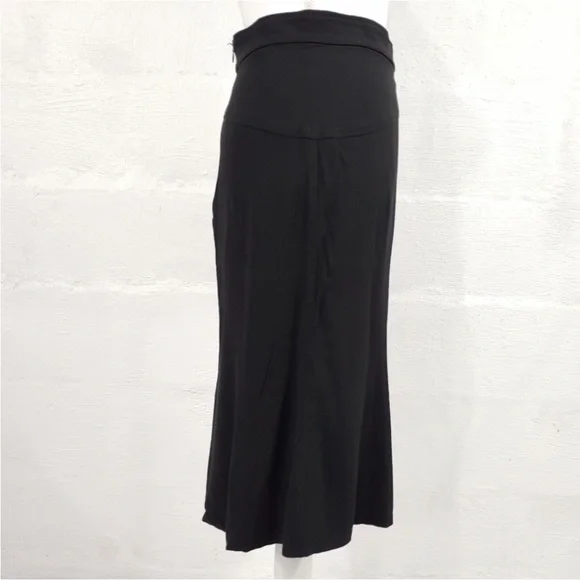 DOLCE & GABBANA KNEE LENGTH SKIRT (A422)